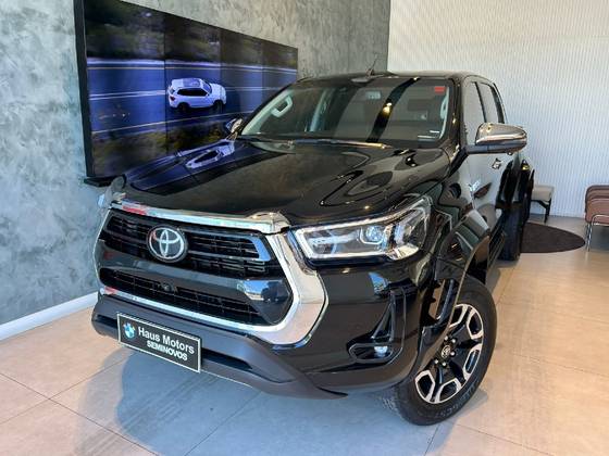 TOYOTA HILUX 2.8 D-4D TURBO DIESEL CD SRX PLUS 4X4 AUTOMÁTICO TOYOTA HILUX 2.8 D-4D TURBO DIESEL CD SRX PLUS 4X4 AUTOMÁTICO
